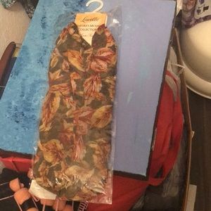 Labeling scarf have not been used